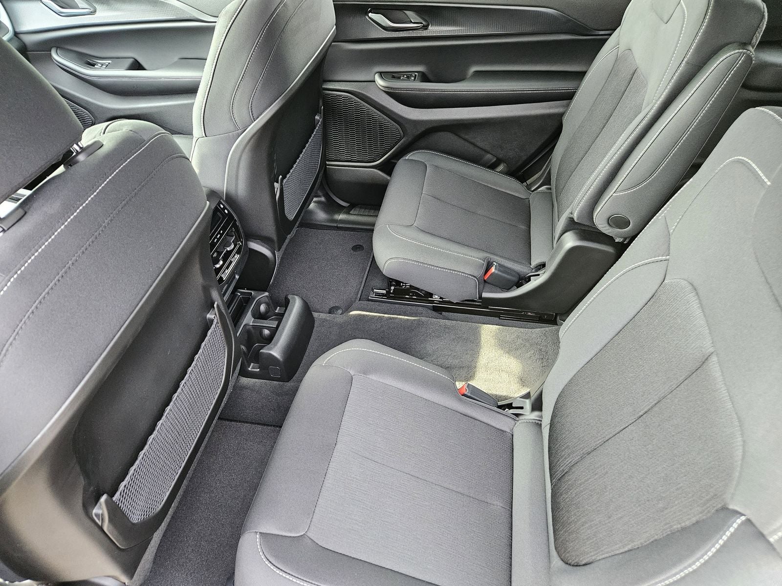 2025 Jeep Grand Cherokee L GRAND CHEROKEE L LAREDO X 4X2