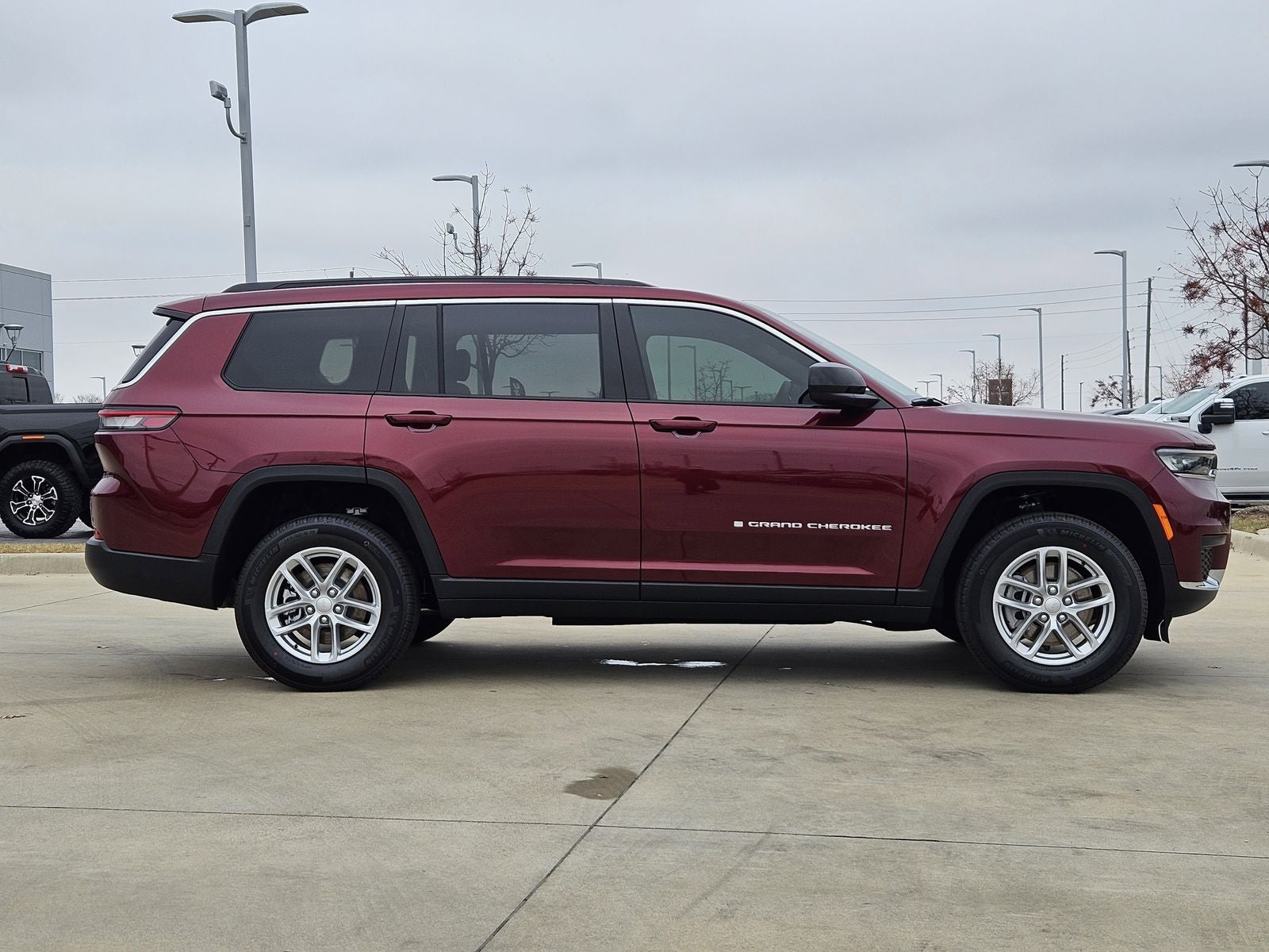 2025 Jeep Grand Cherokee L GRAND CHEROKEE L LAREDO X 4X2