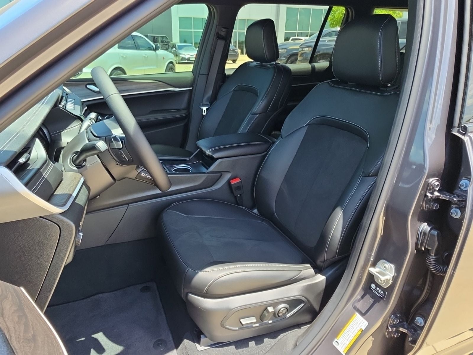 2026 Jeep Grand Cherokee L GRAND CHEROKEE L LAREDO ALTITUDE 4X2