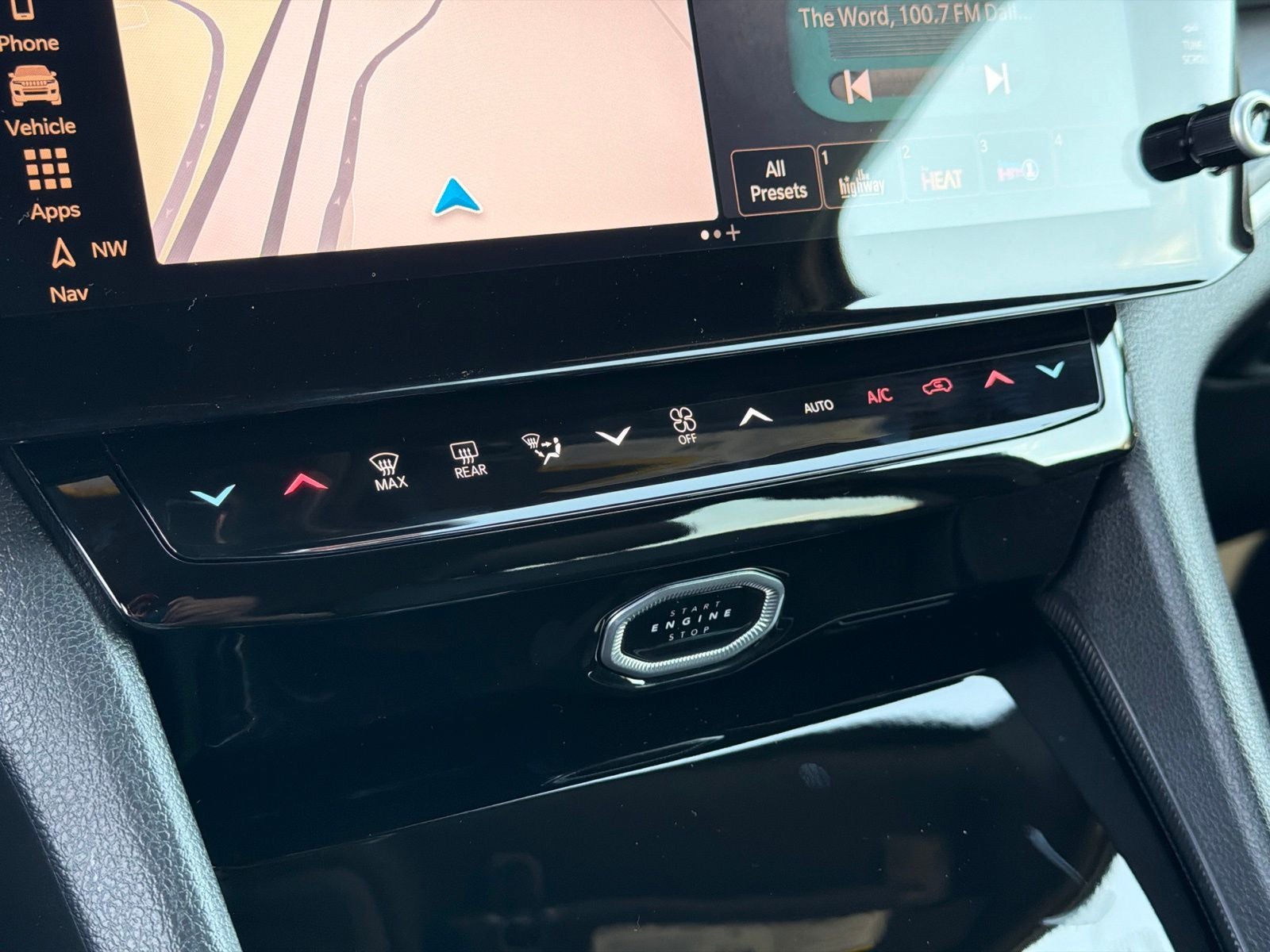 2027 Jeep Grand Cherokee L GRAND CHEROKEE L LAREDO ALTITUDE 4X2