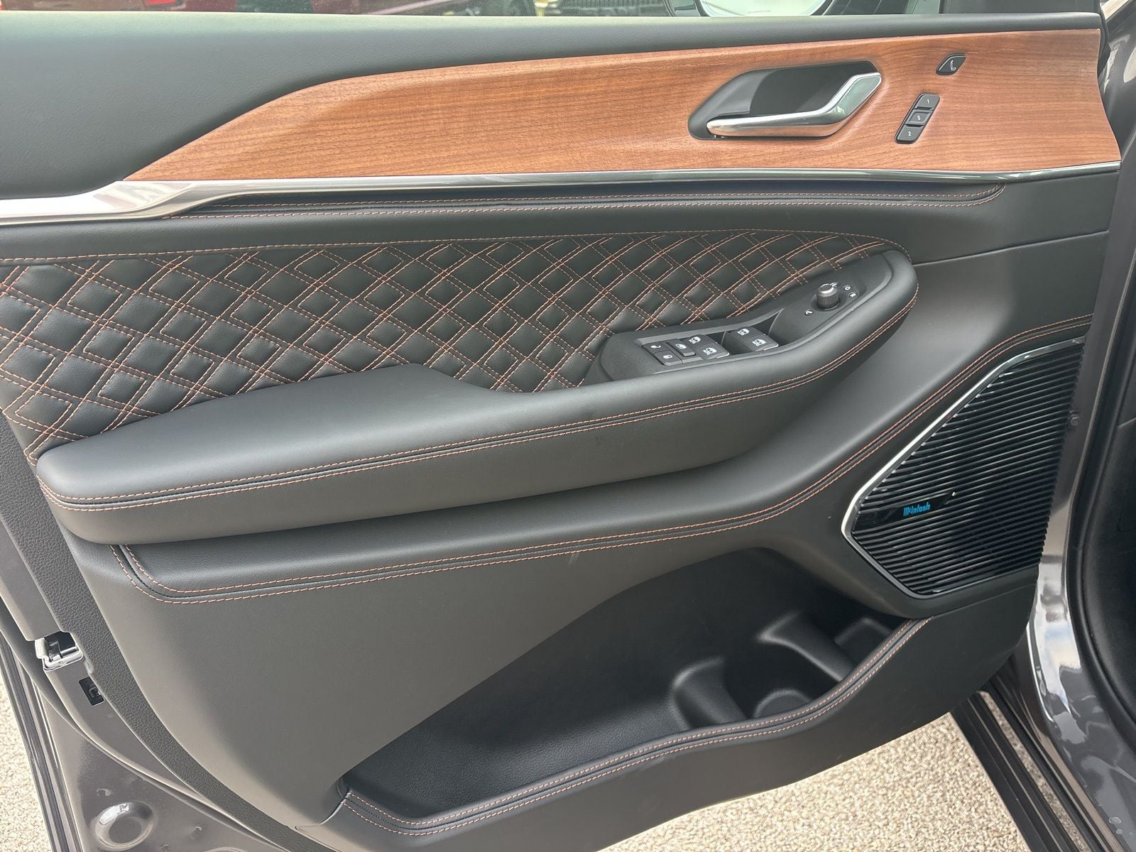 2025 Jeep Grand Cherokee L GRAND CHEROKEE L SUMMIT RESERVE 4X4