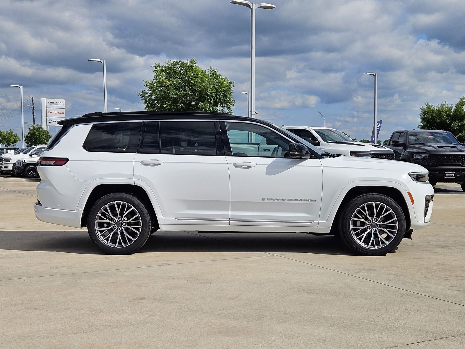 2026 Jeep Grand Cherokee L GRAND CHEROKEE L SUMMIT 4X4