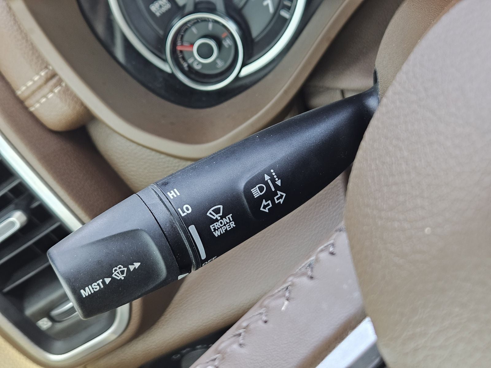 2021 RAM Ram 1500 Laramie Crew Cab 4x2 5'7' Box