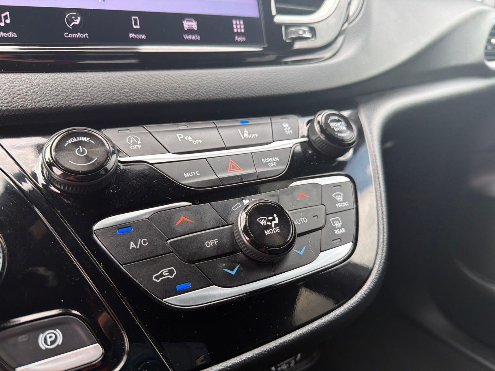 2025 Chrysler Pacifica Select