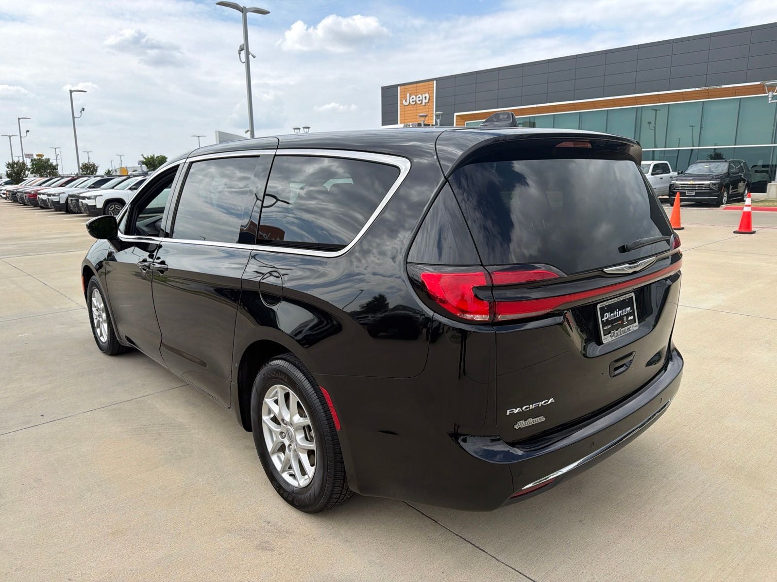 2025 Chrysler Pacifica Select