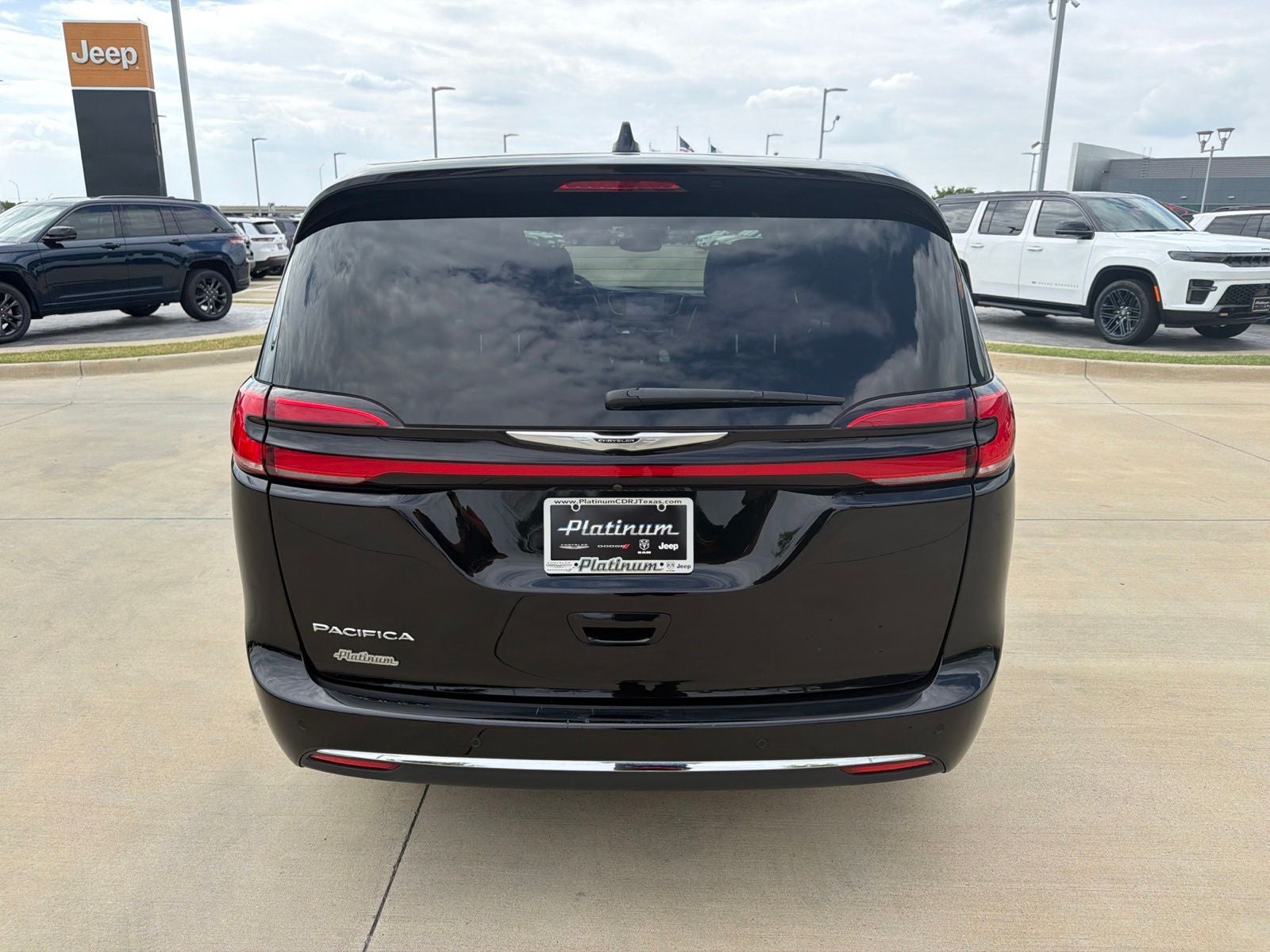 2025 Chrysler Pacifica Select