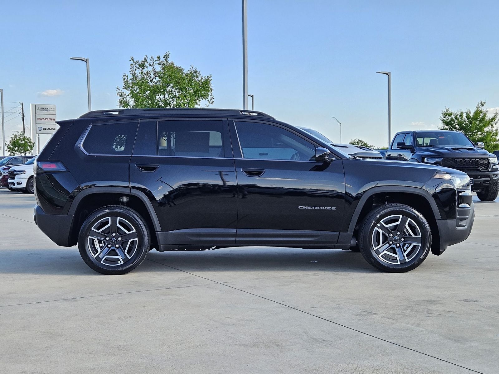 2026 Jeep Cherokee CHEROKEE LAREDO 4X4