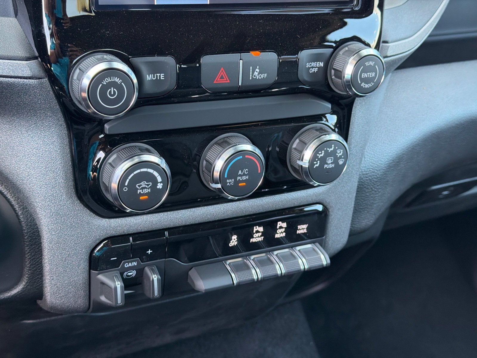 2027 RAM Ram 1500 RAM 1500 TRADESMAN CREW CAB 4X2 5'7' BOX
