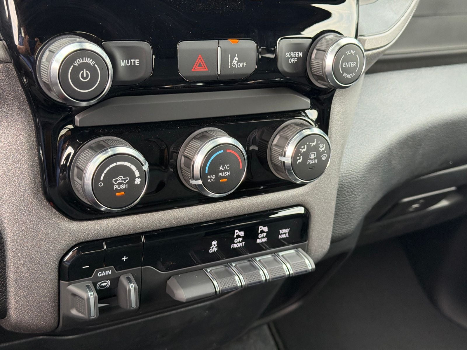 2026 RAM Ram 1500 RAM 1500 EXPRESS CREW CAB 4X4 5'7' BOX