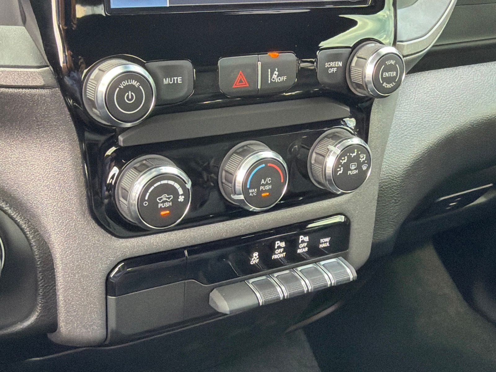 2026 RAM Ram 1500 RAM 1500 TRADESMAN CREW CAB 4X4 5'7' BOX