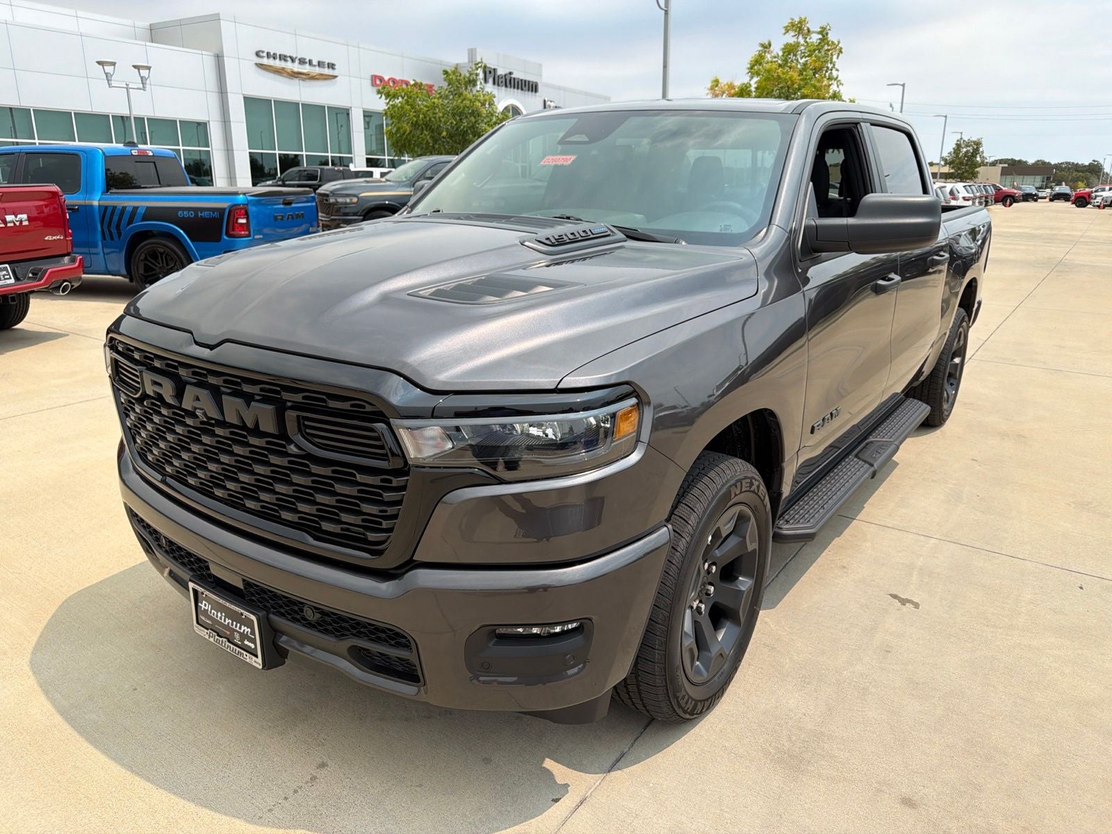2026 RAM Ram 1500 RAM 1500 EXPRESS CREW CAB 4X4 5'7' BOX