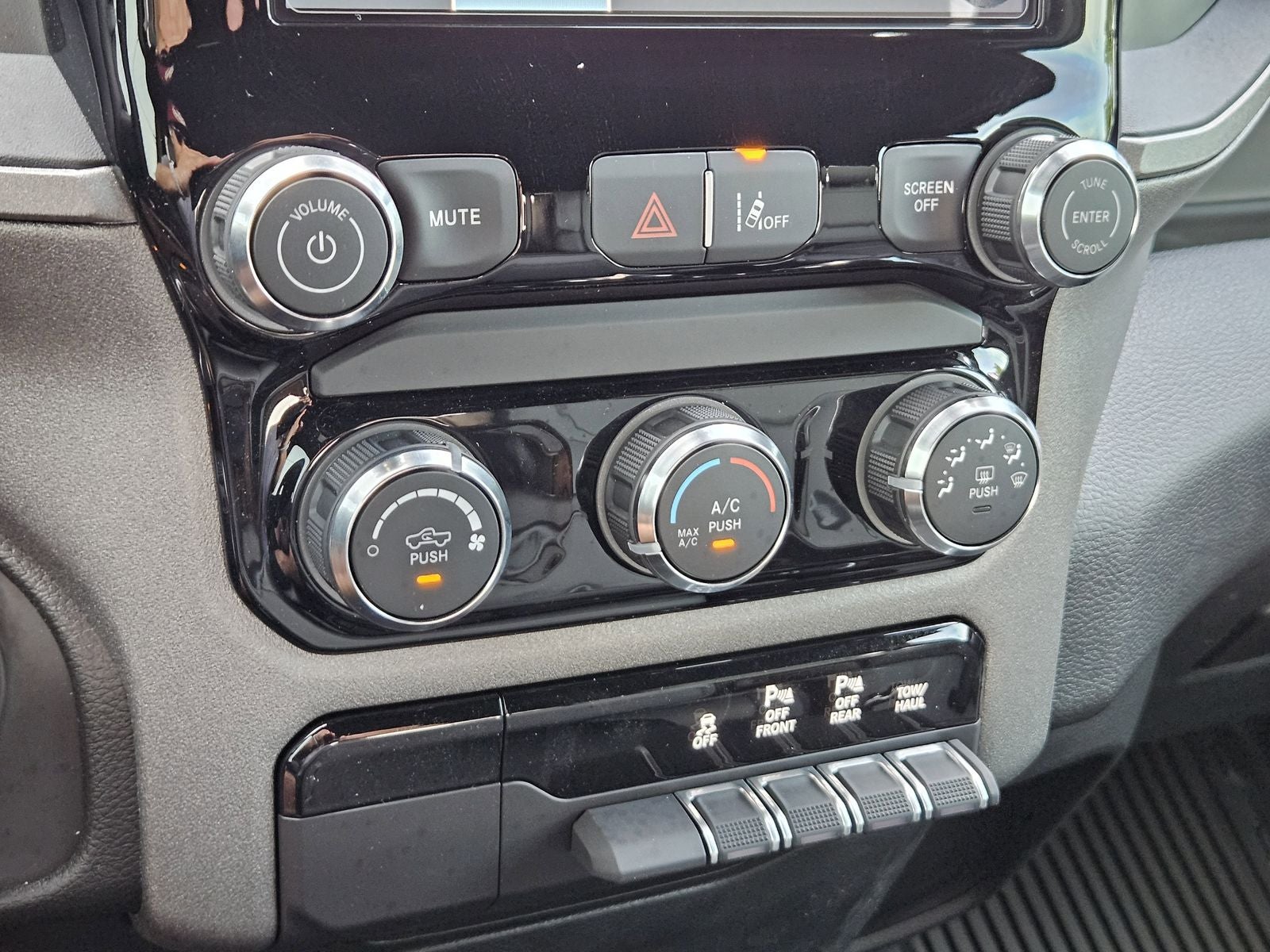 2026 RAM Ram 1500 RAM 1500 TRADESMAN CREW CAB 4X4 5'7' BOX