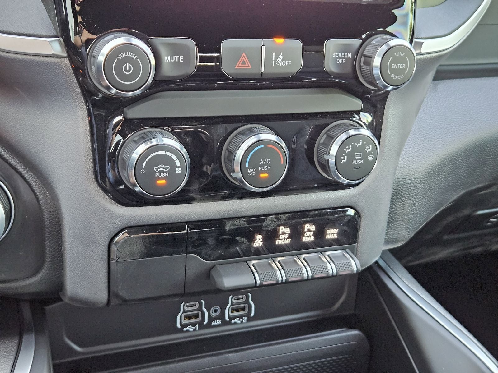 2026 RAM Ram 1500 RAM 1500 EXPRESS CREW CAB 4X4 5'7' BOX