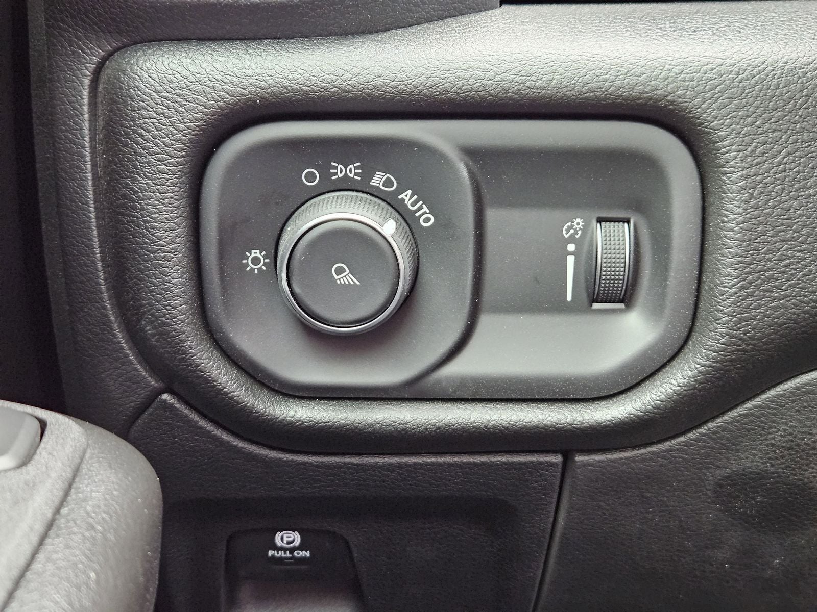 2026 RAM Ram 1500 RAM 1500 TRADESMAN CREW CAB 4X4 5'7' BOX