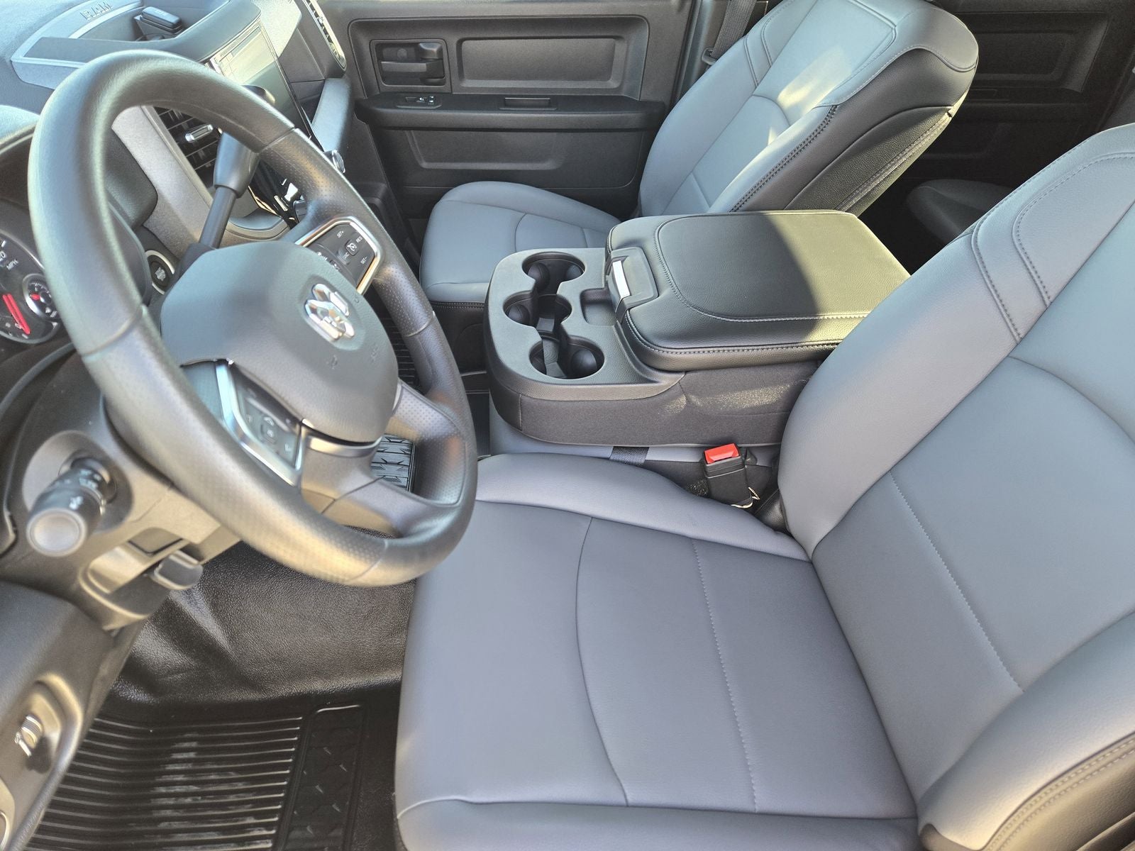 2026 RAM Ram 5500 Chassis Cab RAM 5500 TRADESMAN CHASSIS CREW CAB 4X4 84' CA