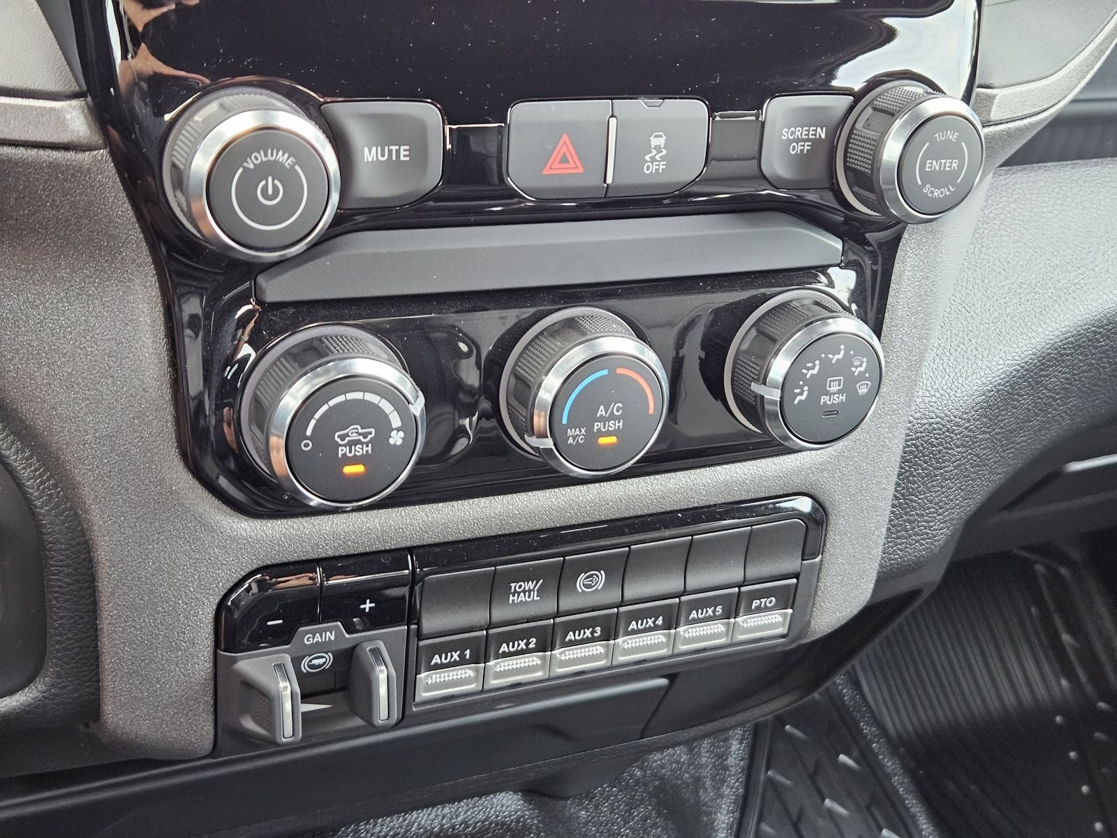 2025 RAM Ram 3500 Chassis Cab RAM 3500 TRADESMAN CREW CAB CHASSIS 4X4 60' CA