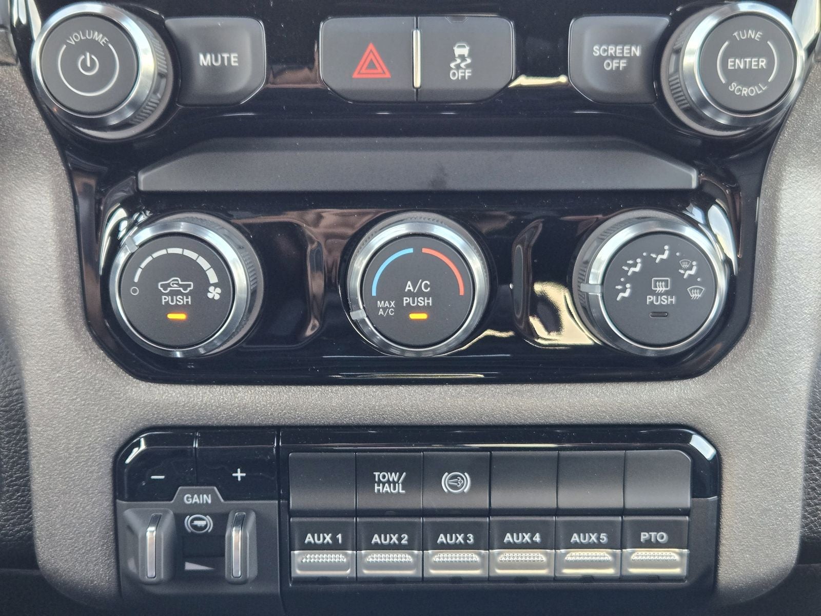 2026 RAM Ram 3500 Chassis Cab RAM 3500 TRADESMAN CREW CAB CHASSIS 4X4 60' CA