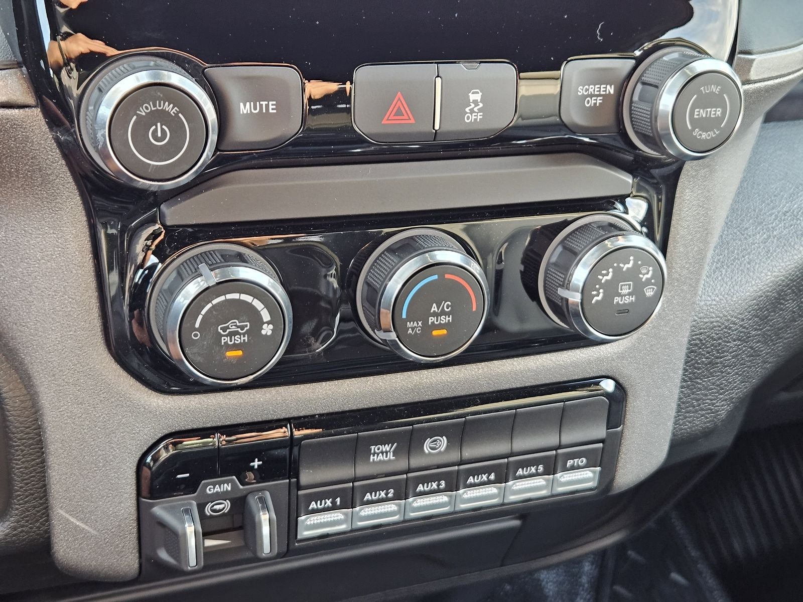 2026 RAM Ram 3500 Chassis Cab RAM 3500 TRADESMAN CREW CAB CHASSIS 4X4 60' CA