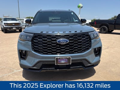 2025 Ford Explorer ST-Line