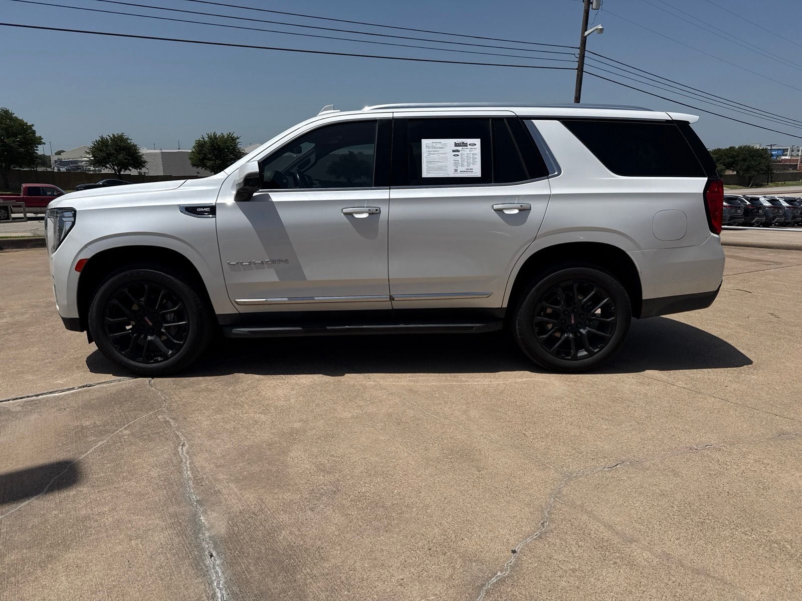 2023 GMC Yukon SLT