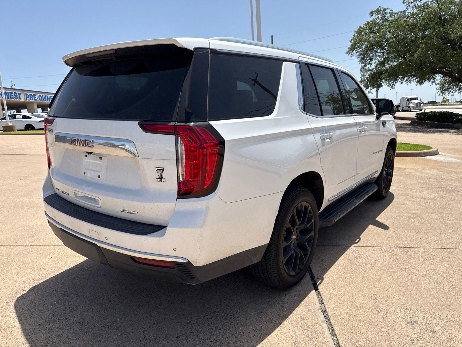2023 GMC Yukon SLT