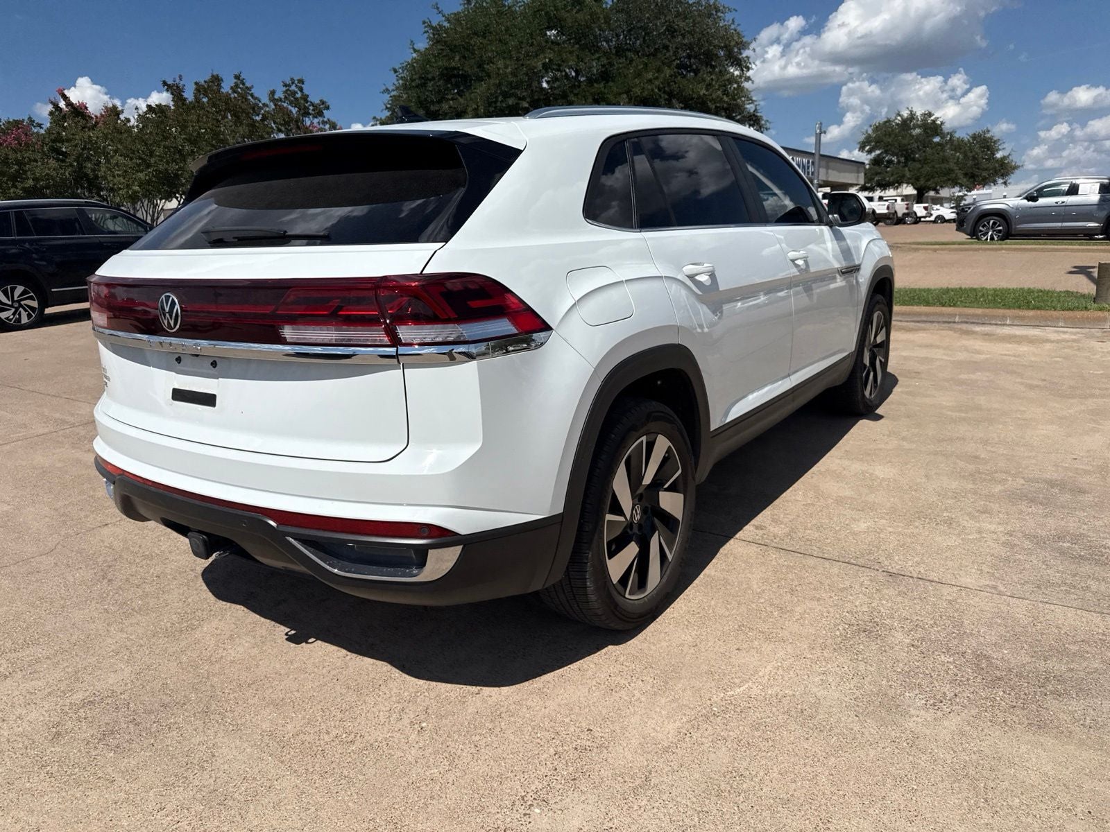 2025 Volkswagen Atlas Cross Sport 2.0T SE w/Technology