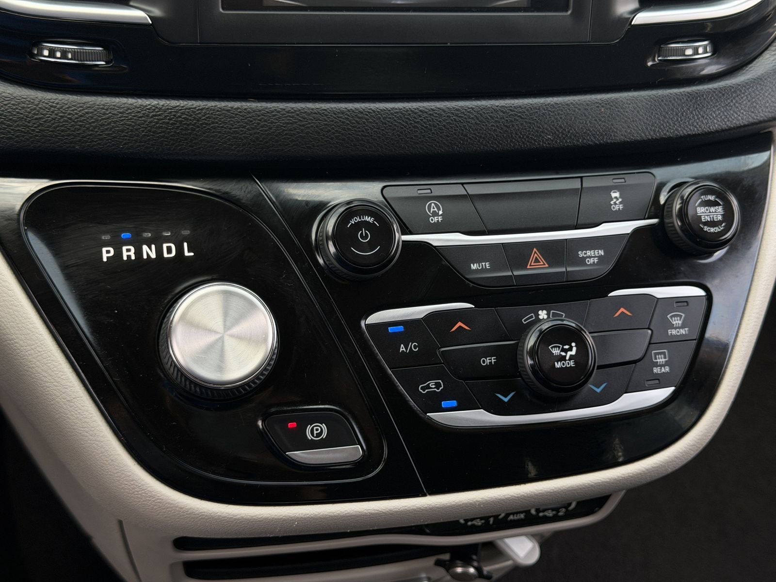 2021 Chrysler Voyager LXI