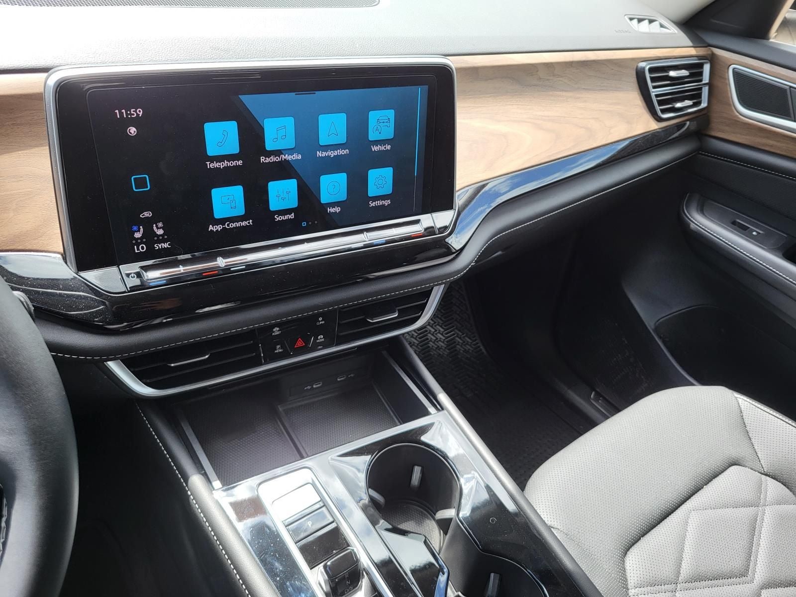 2024 Volkswagen Atlas 2.0T SE w/Technology