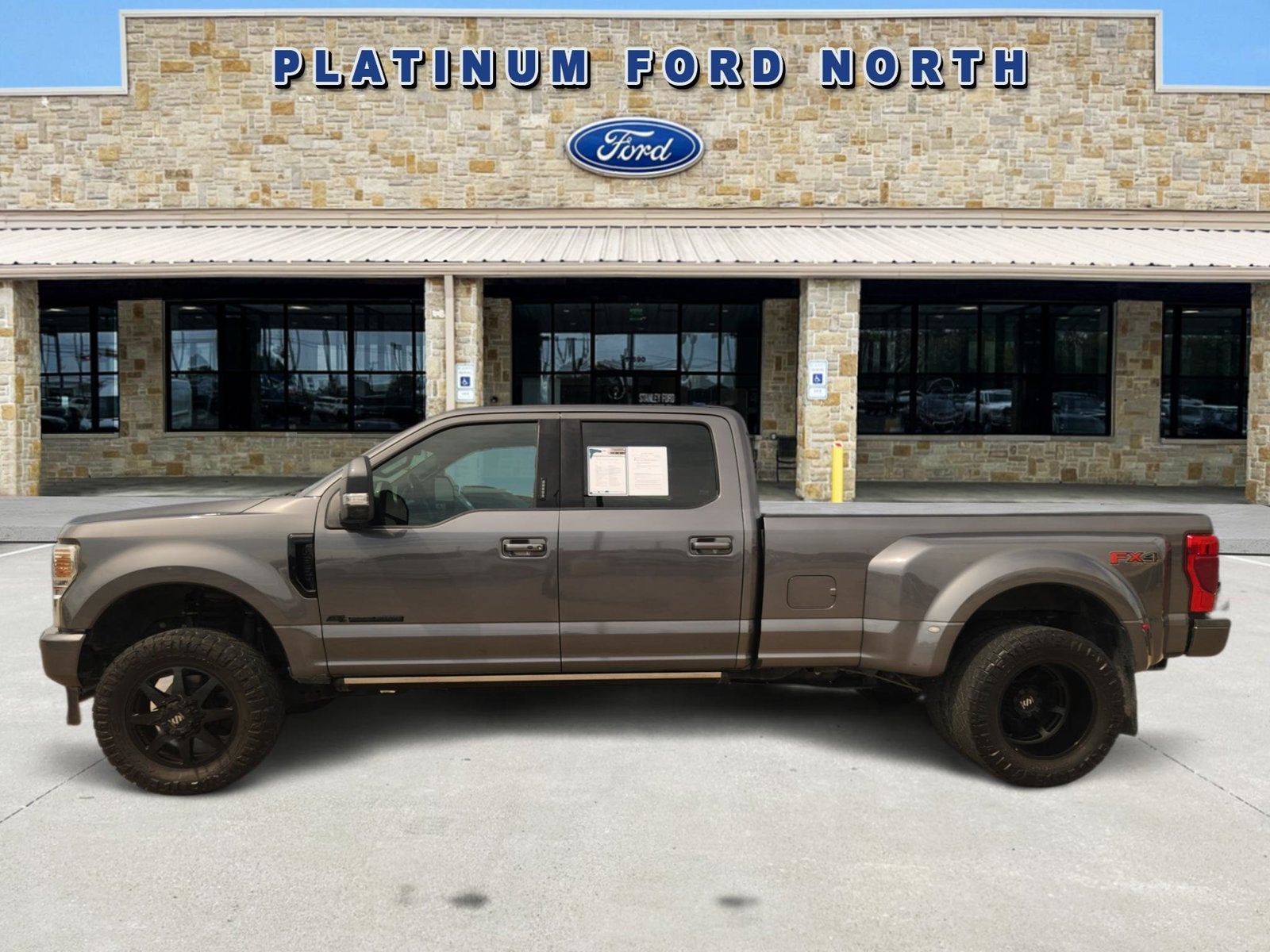 2022 Ford F-350SD Lariat DRW