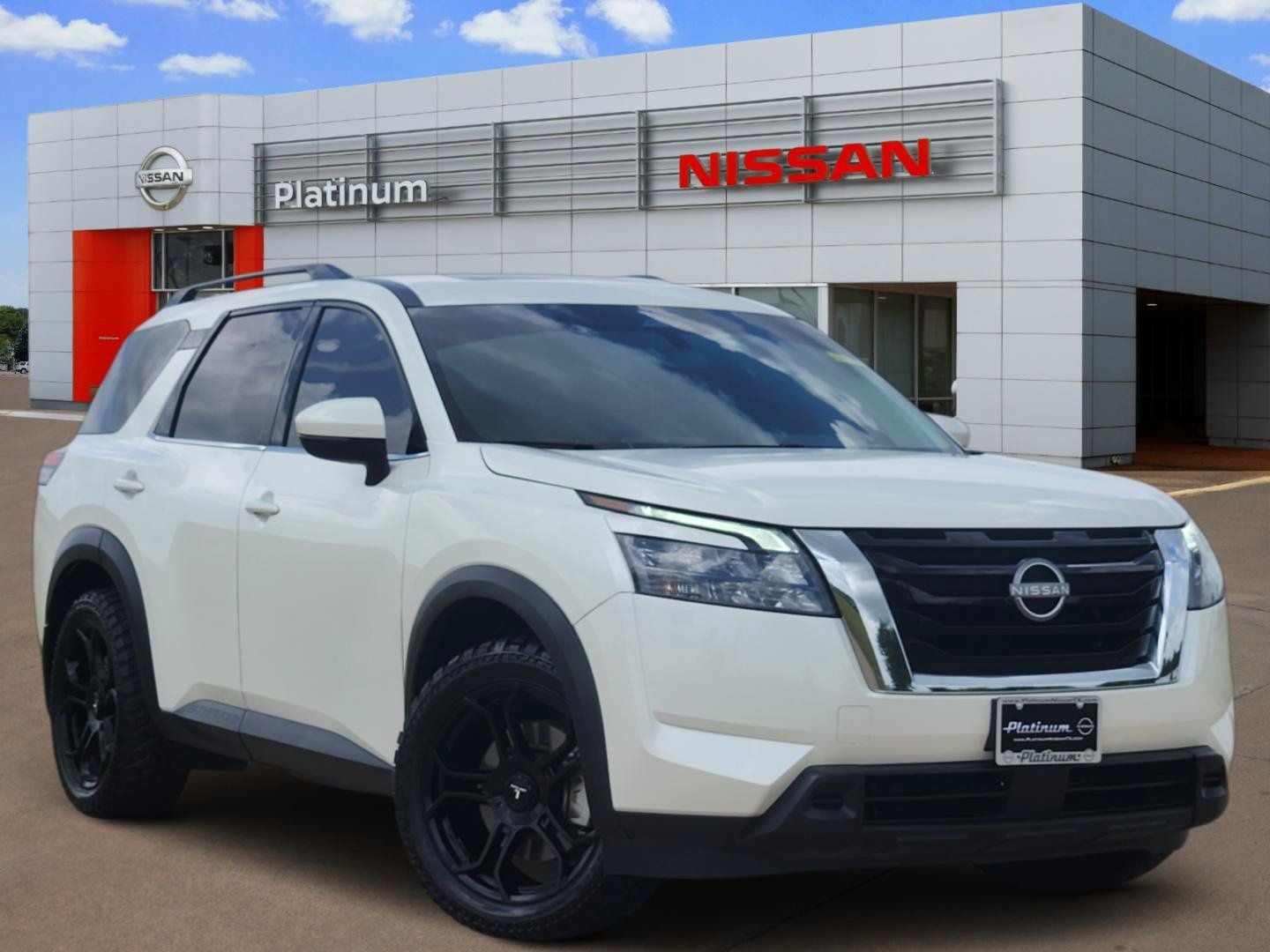 2024 Nissan Pathfinder SV