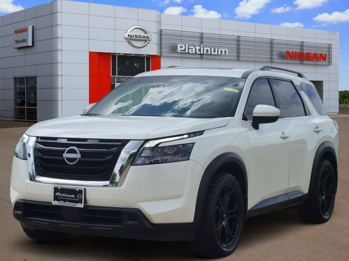 2024 Nissan Pathfinder SV