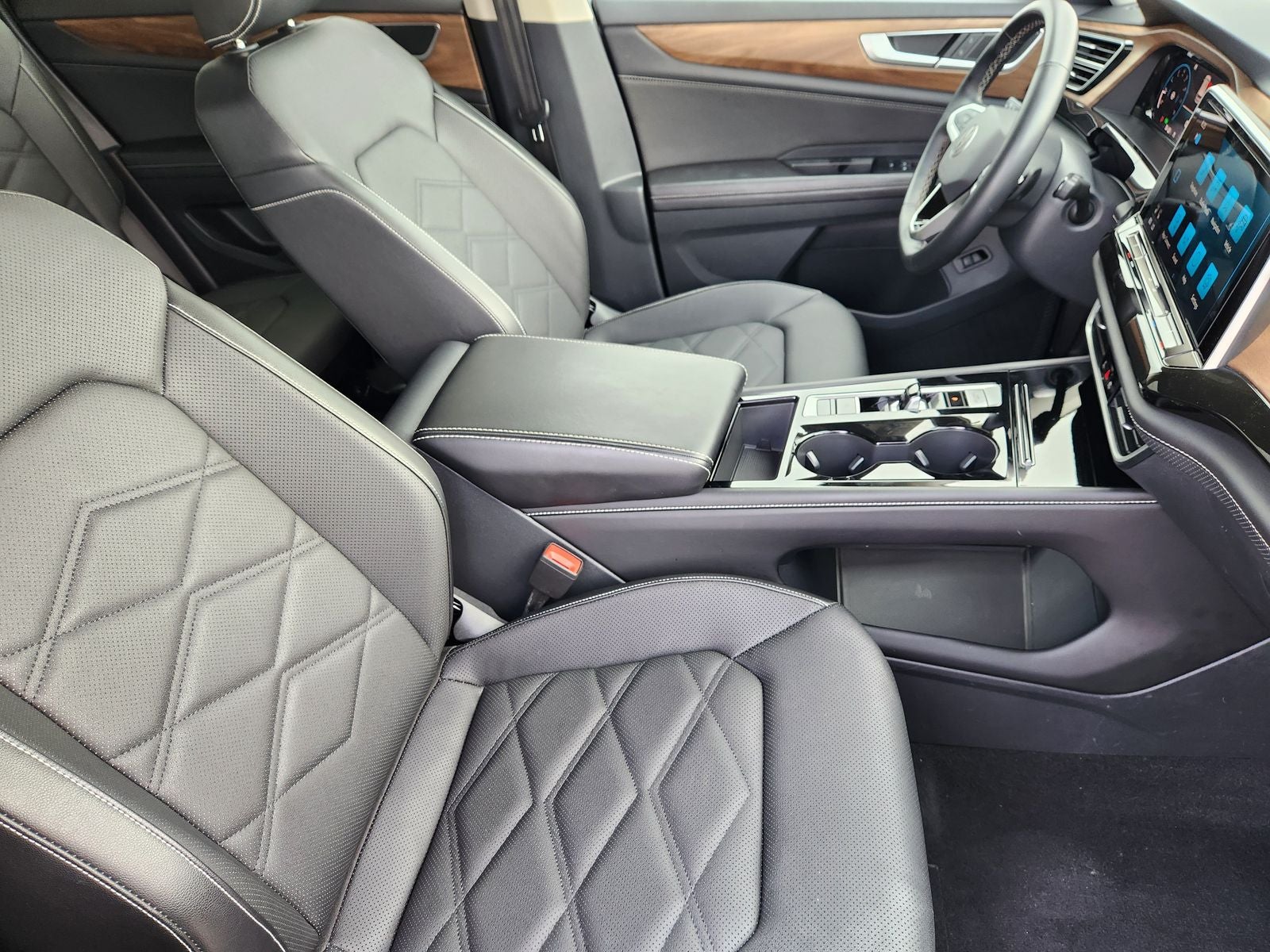 2025 Volkswagen Atlas 2.0T SE w/Technology
