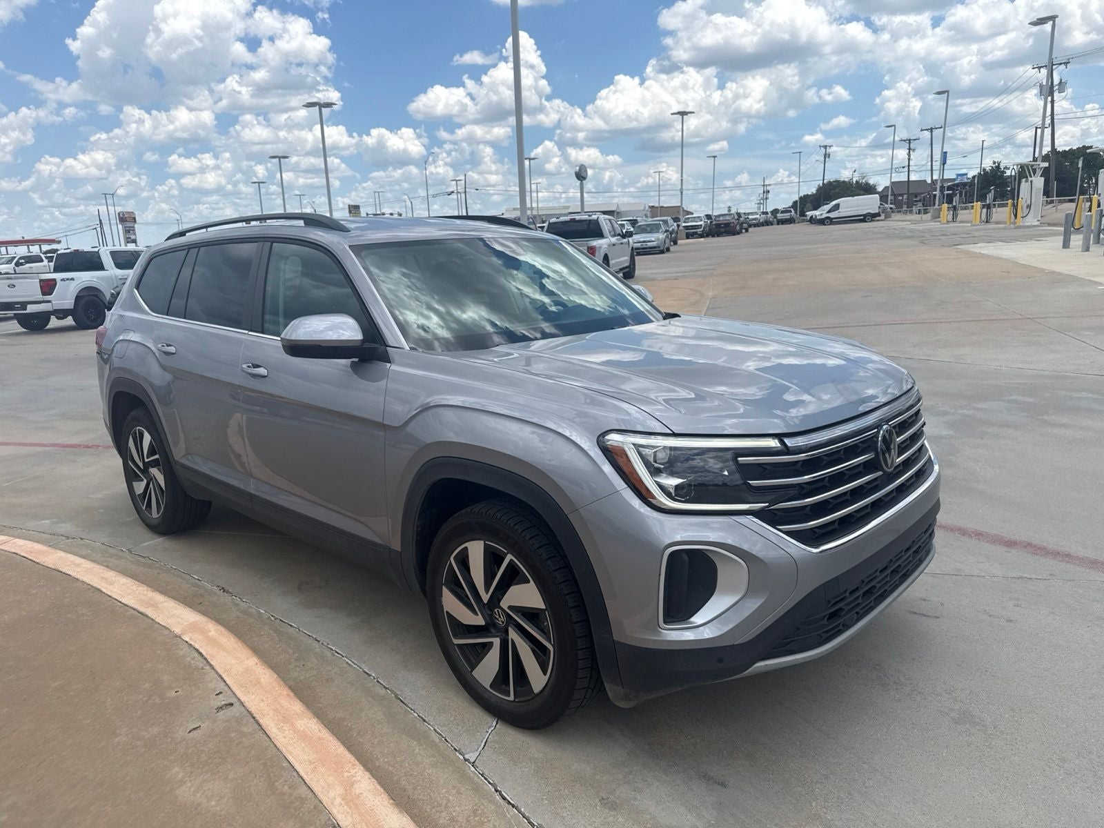 2025 Volkswagen Atlas 2.0T SE w/Technology