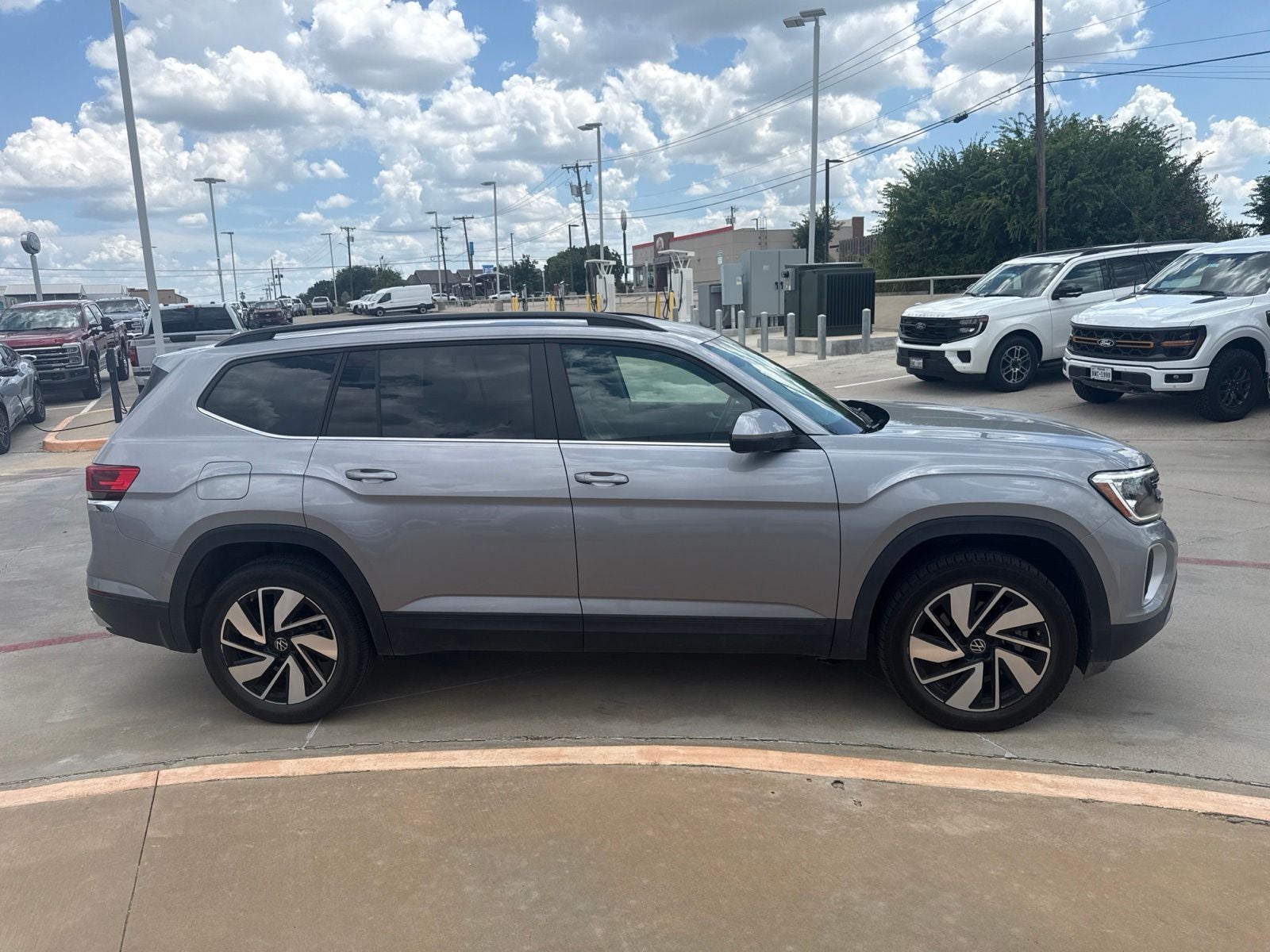 2025 Volkswagen Atlas 2.0T SE w/Technology