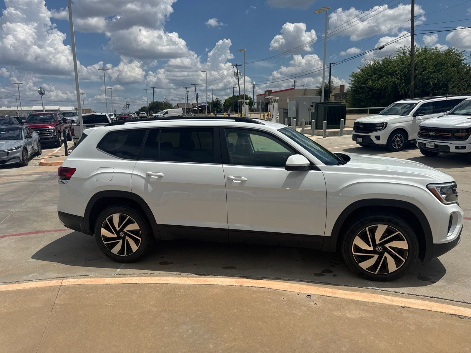 2025 Volkswagen Atlas 2.0T SE w/Technology