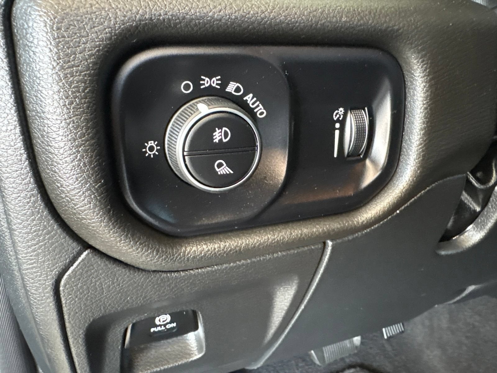 2025 RAM 1500 Tradesman Crew Cab 4x2 5'7" Box