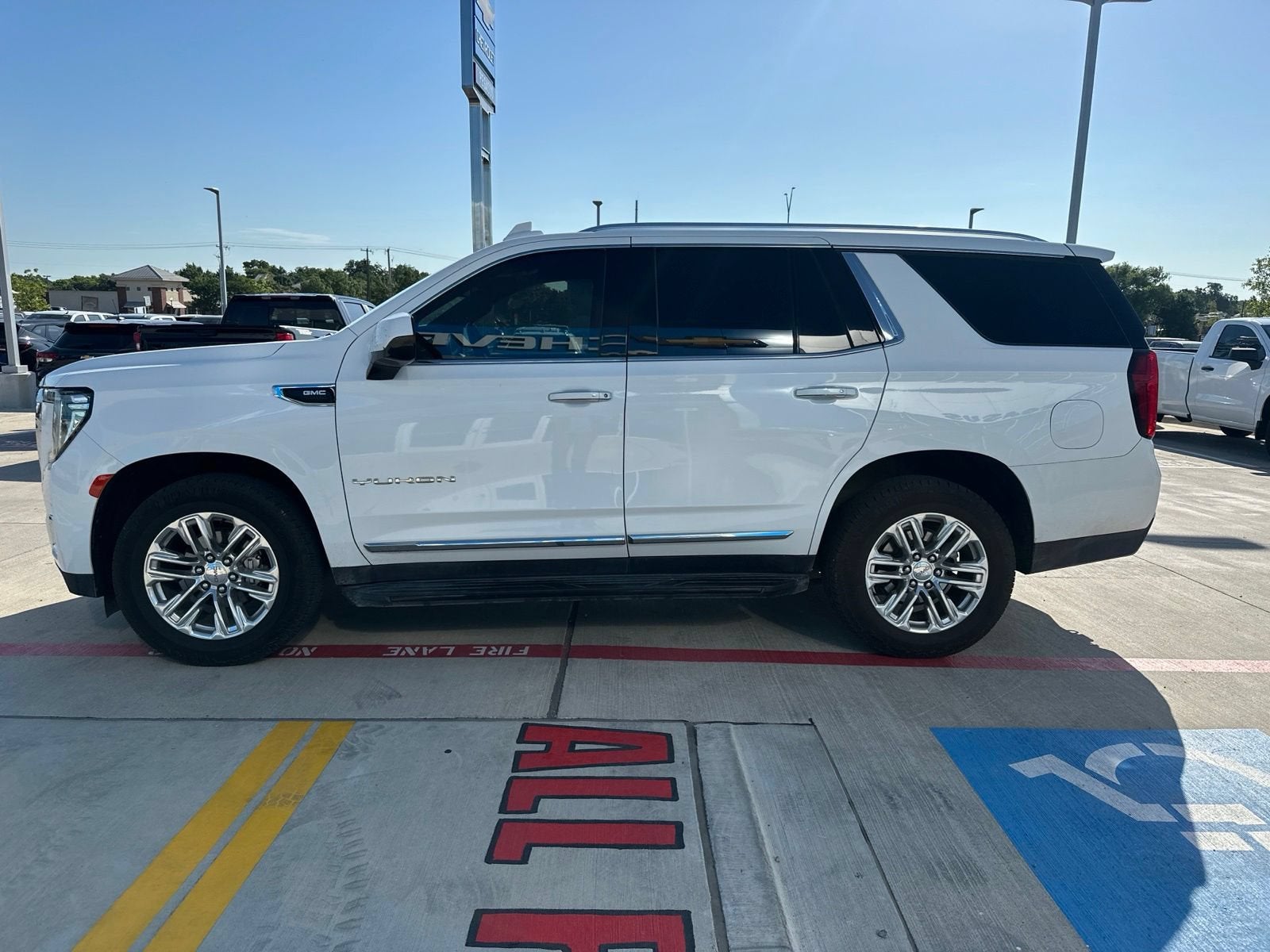 2023 GMC Yukon SLT