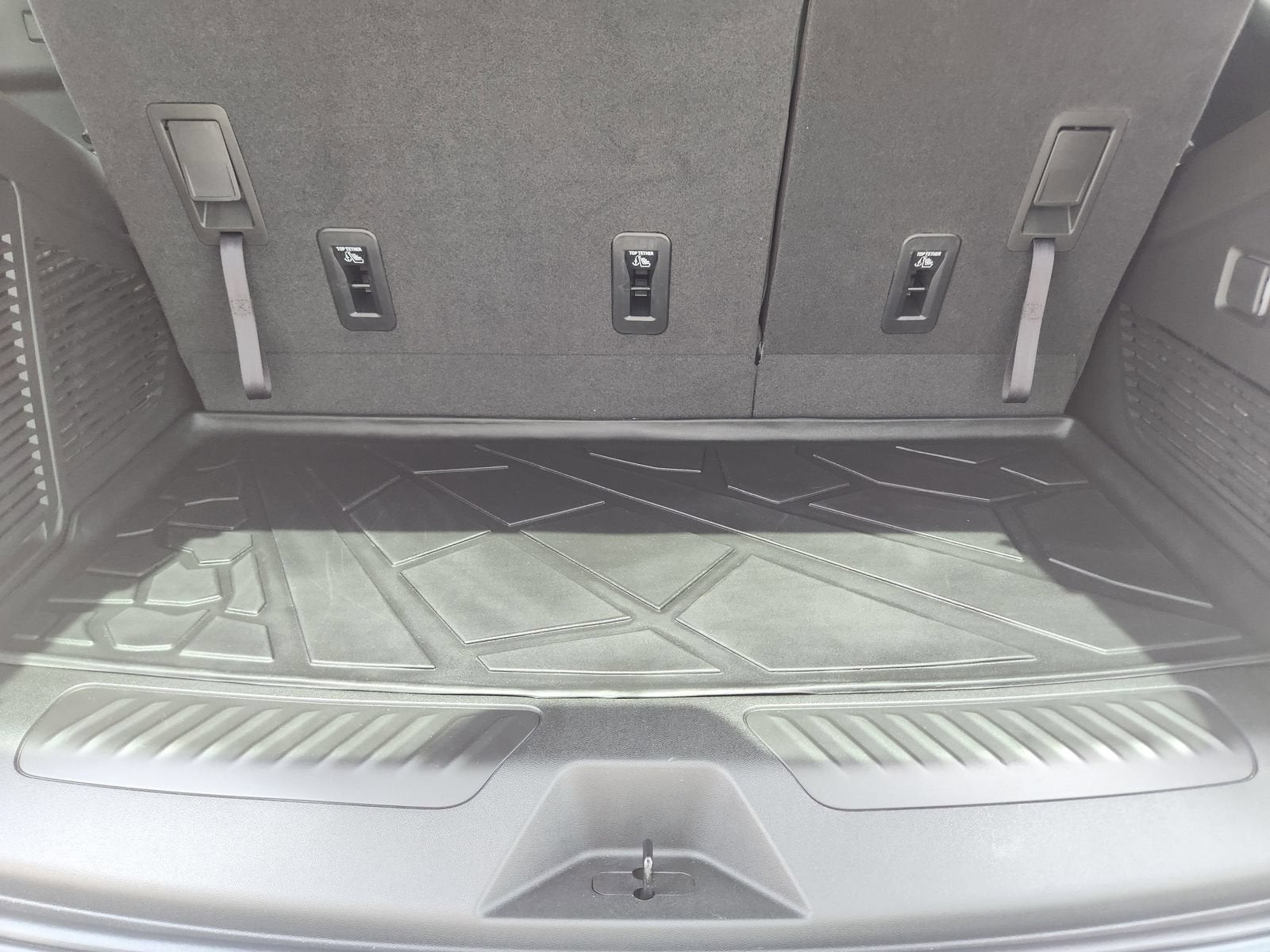 2025 Chevrolet Tahoe LS