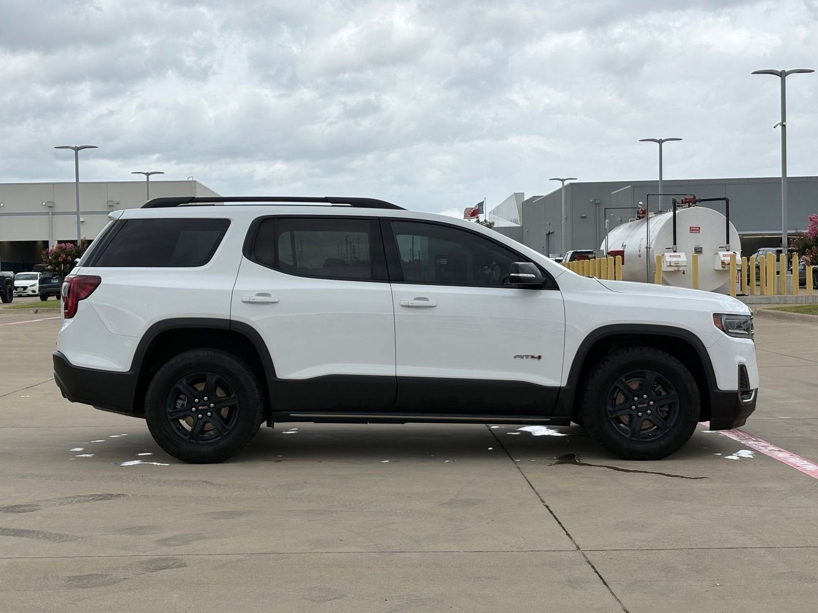 2023 GMC Acadia AT4