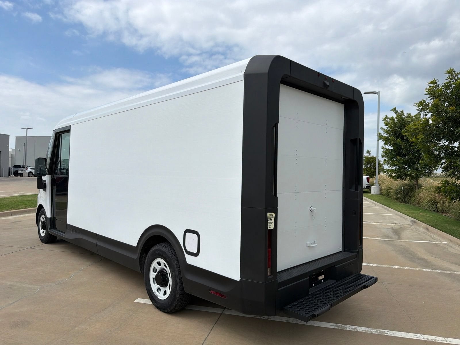 2024 BrightDrop Zevo 600 EJY