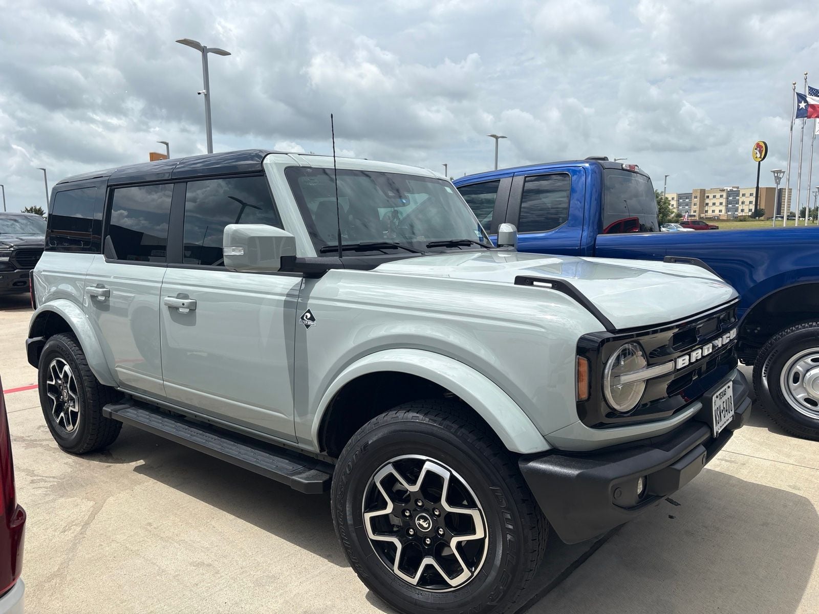 2024 Ford Bronco Outer Banks
