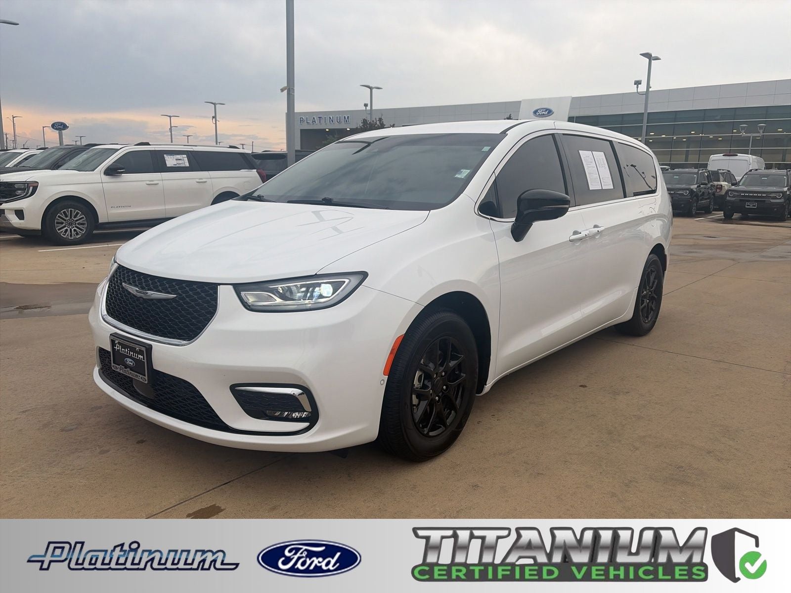2025 Chrysler Pacifica Select