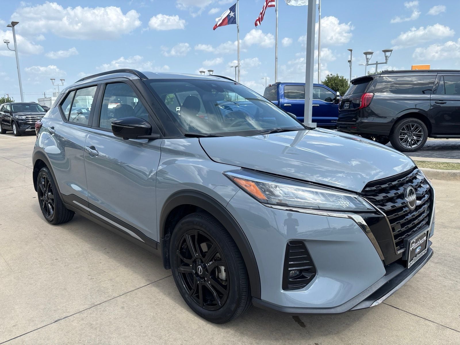 2023 Nissan Kicks SR